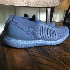 🚨FLASH SALE🚨Adidas Laceless UltraBOOST